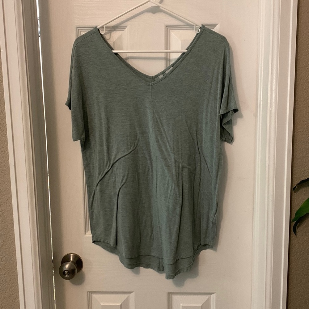 Green V neck t-shirt size M